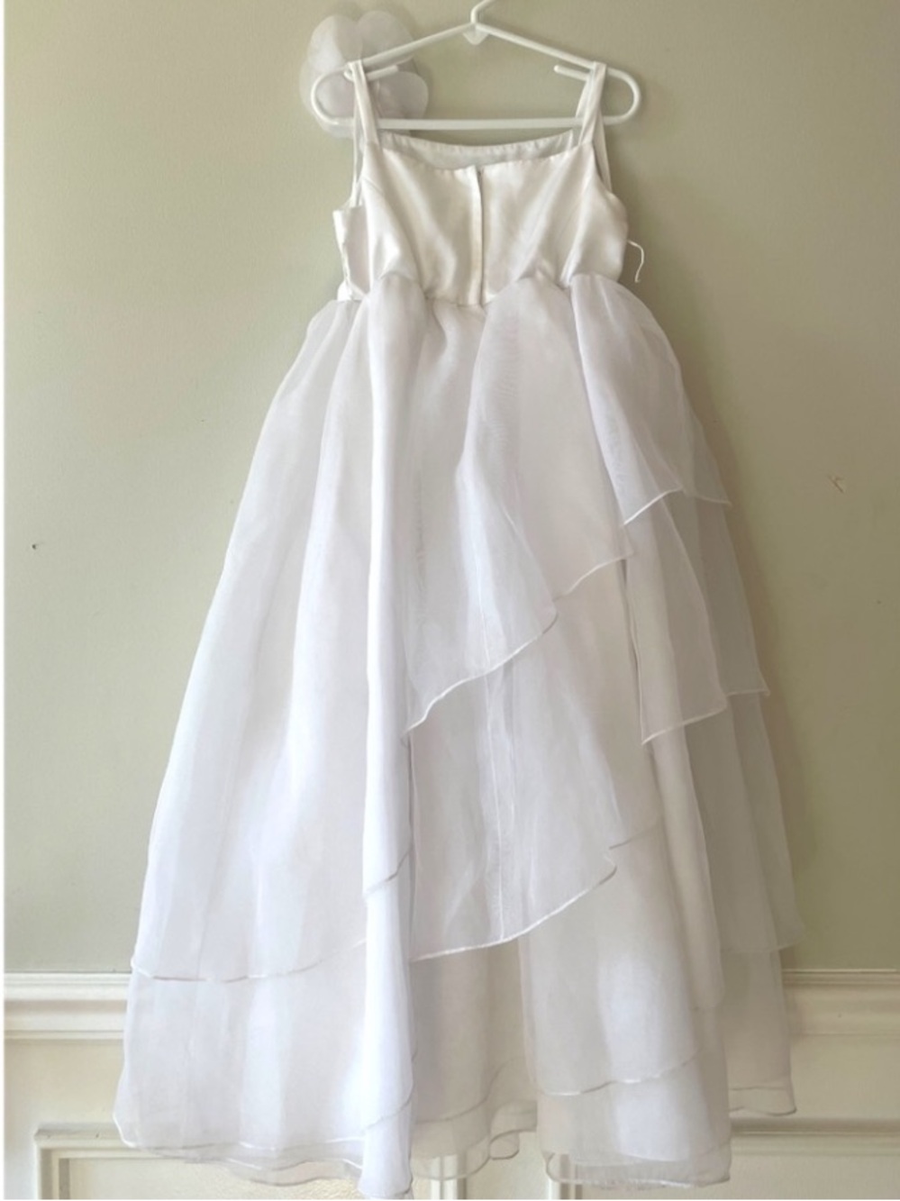 David’s Bridal White Organza Tiered Flower Girl Dress WG1267 Size 6 - Picture 3 of 16